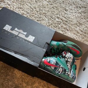 Lebron James XII XMAS Size 14
